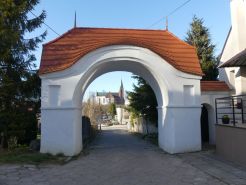 Blick zur Kirche.JPG